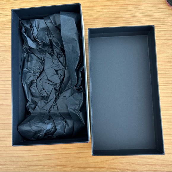 Jo Malone Box and Holiday Shopping Bag - Picture 7 of 11